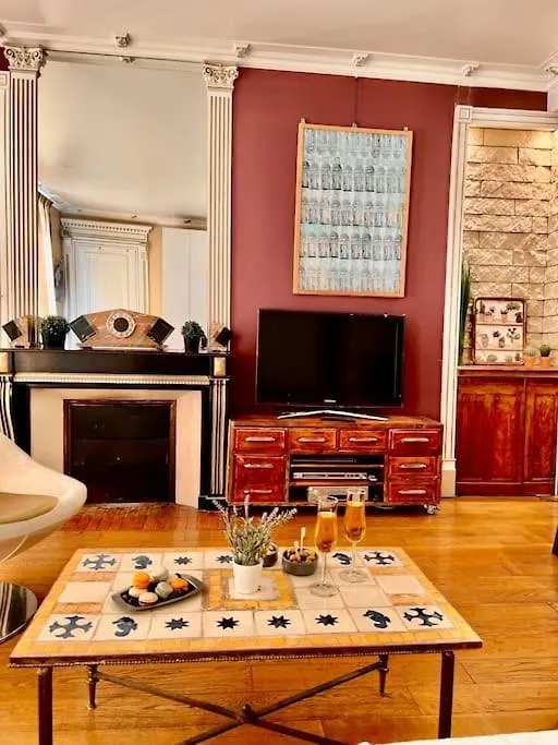 Appartement De 3 P, Baroque Et Vues Sur Toits Du Marais Paris France