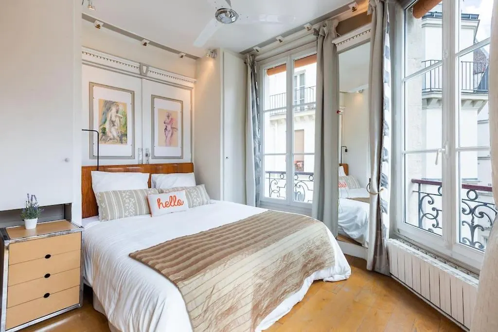 Appartement De 3 P, Baroque Et Vues Sur Toits Du Marais Paris