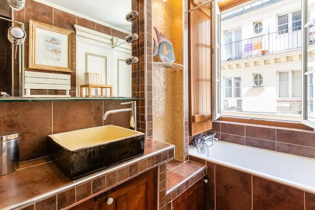 Appartement De 3 P, Baroque Et Vues Sur Toits Du Marais Paris